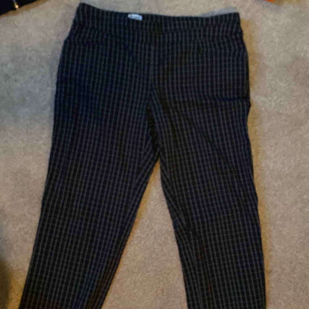 Apt 9 dress pants.  6 petite. Pull on pants